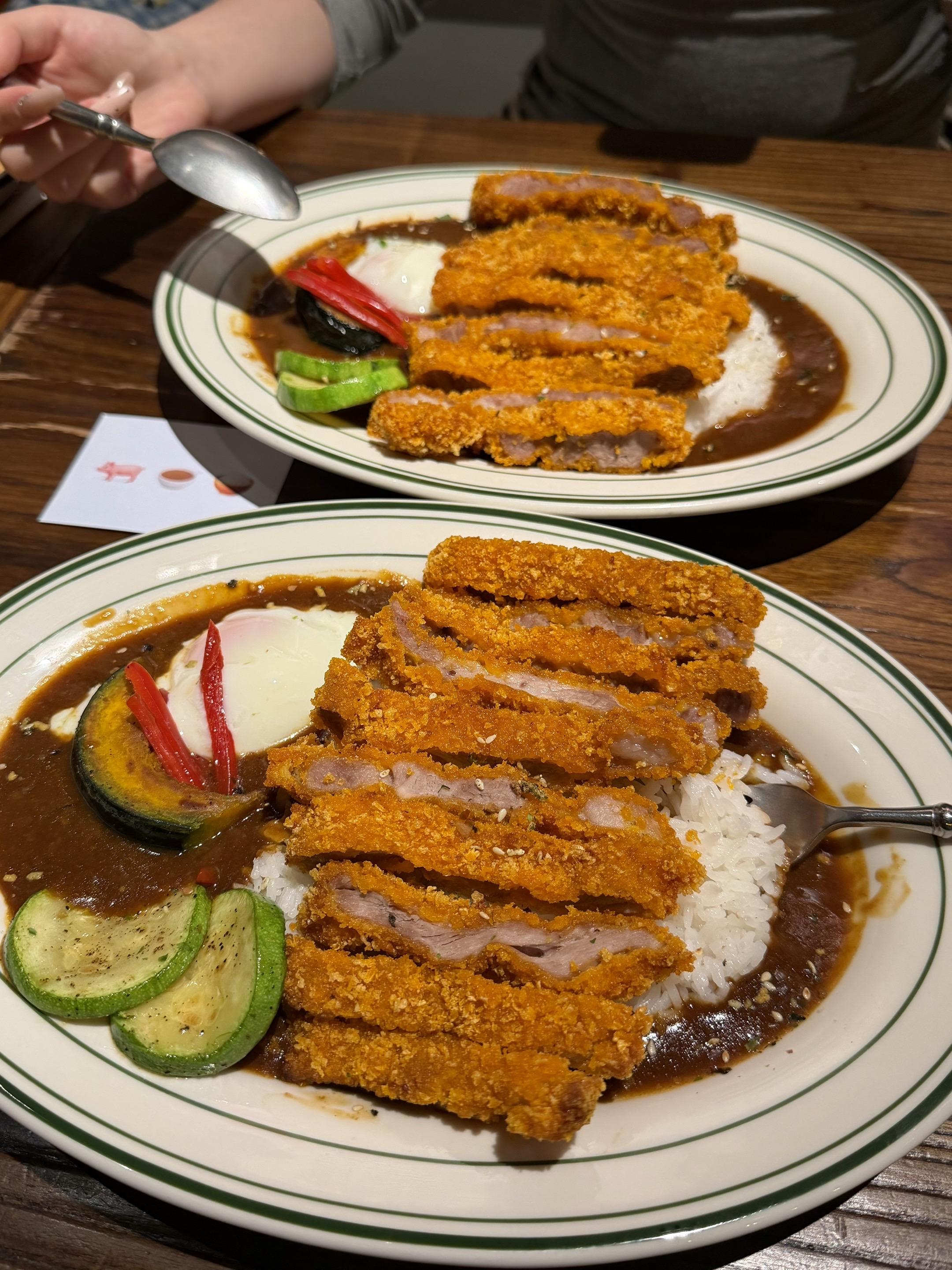 上海的咖喱猪排饭太好吃啦。