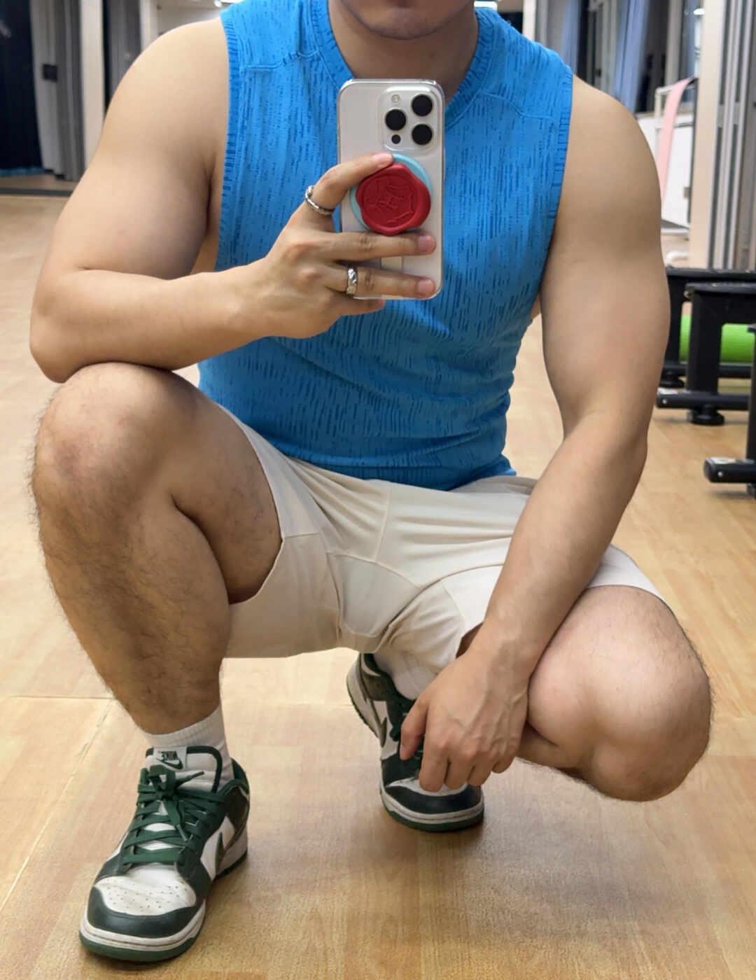 你选左边还是右边
见人不如健身 差别在哪里 没什么不同 没有对比就没有差距