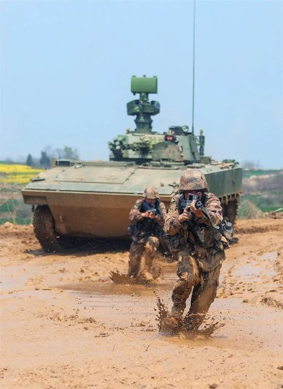 侦察兵和侦察车 