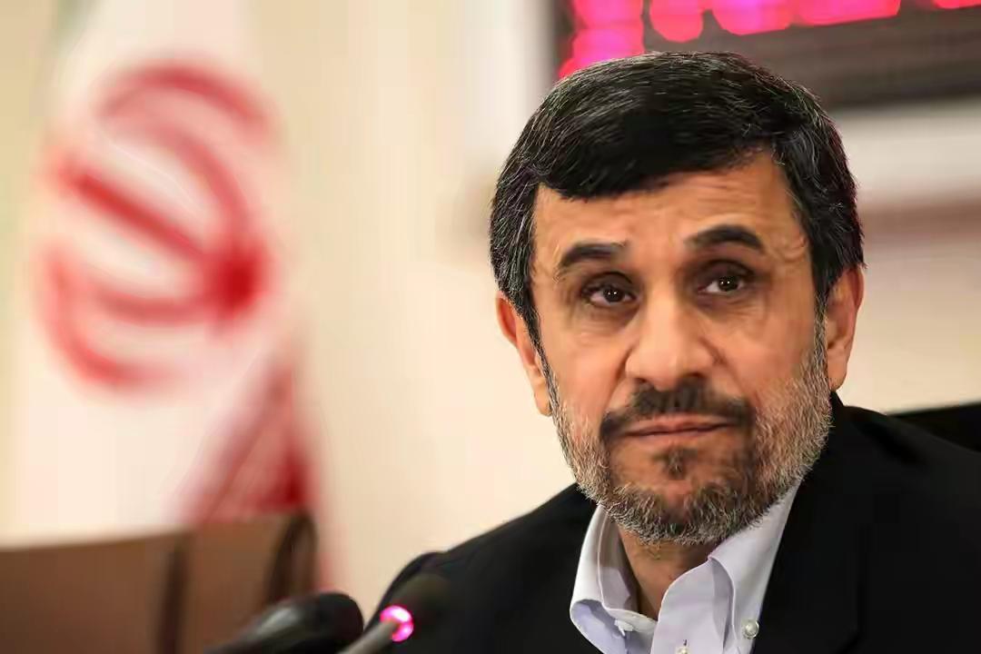 伊朗第8轮反击！内贾德家中遇害，林肯号被四枚导弹袭击