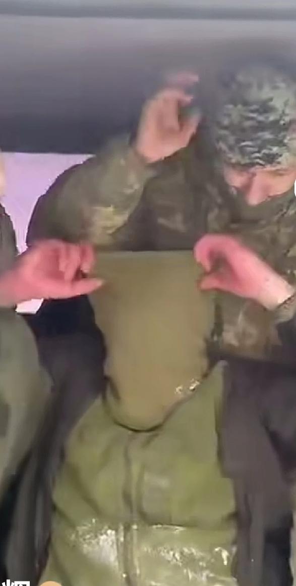 中东战线一开，乌克兰只剩哀嚎份儿了。一个国家靠抓壮丁去打仗，很怀疑有什么战斗力。