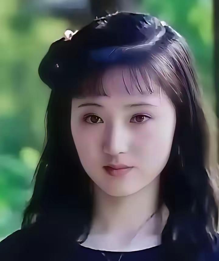 被说“黛玉转世”的高三女孩：不靠长相吃红利，凭实力活成自己
 
一张侧脸，让普通