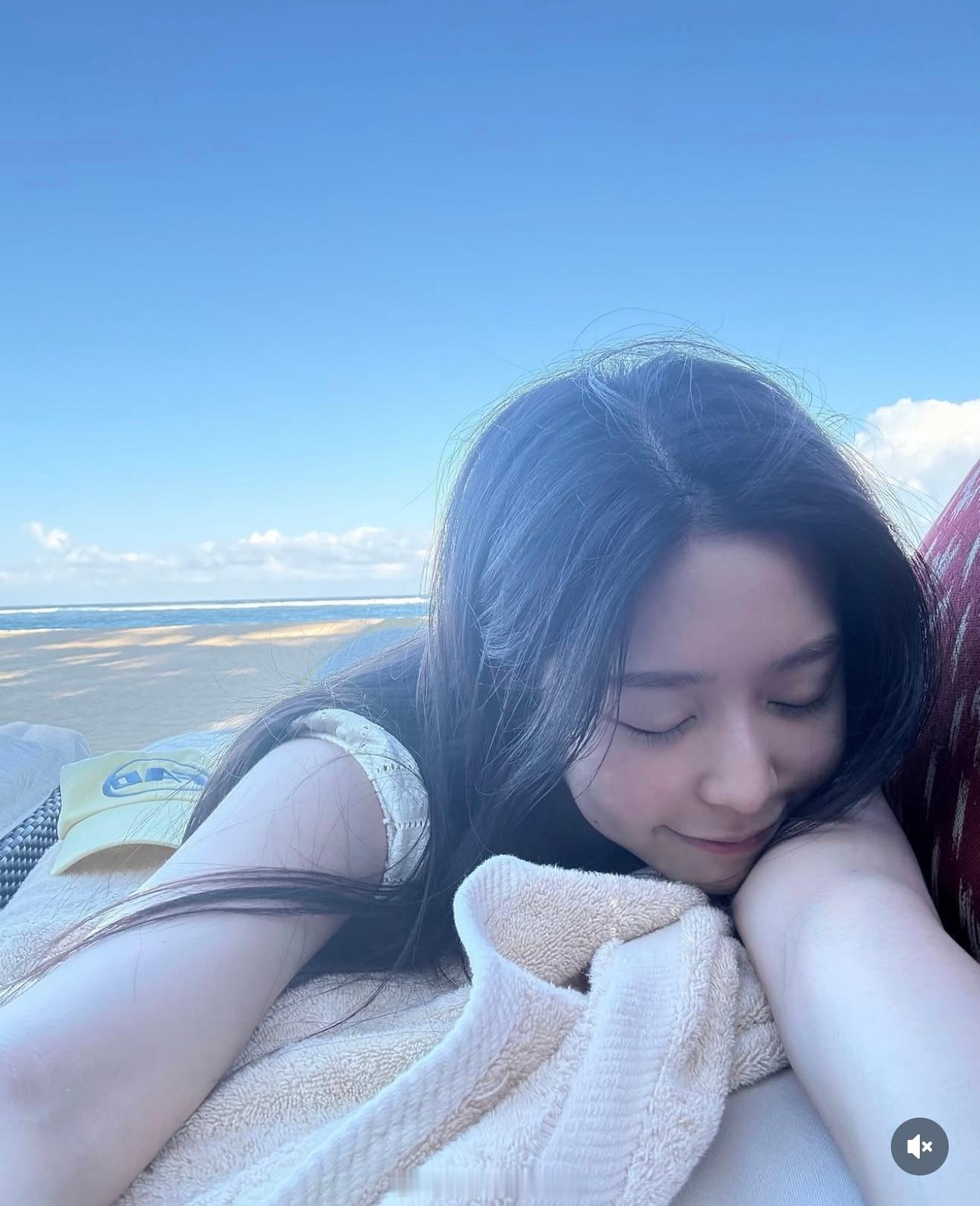 金珉周 金珉周  韩国女星喜欢的海岛度假⛱️她们真的很喜欢度假去海岛呢 ​​​