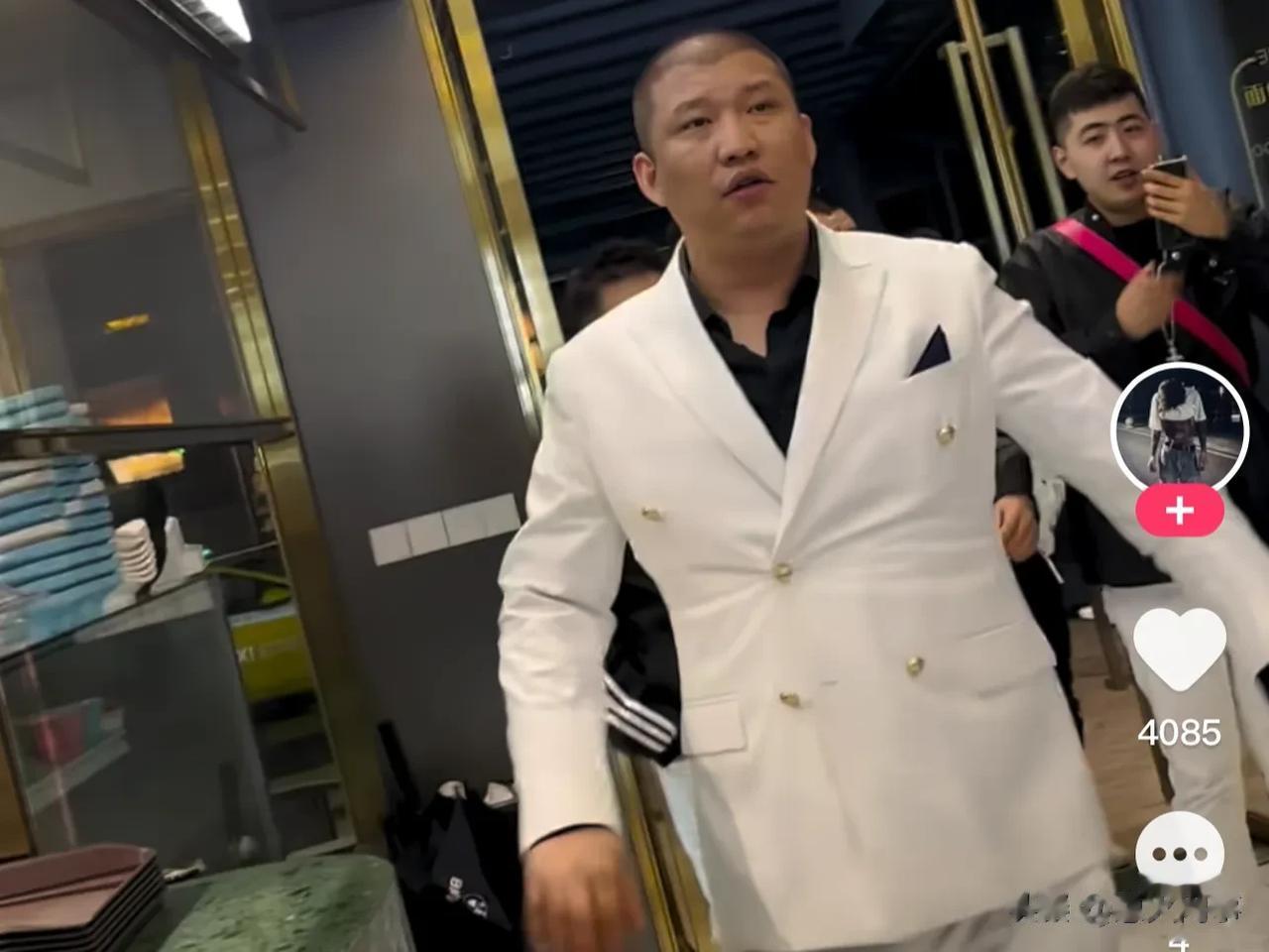 网红是啥？说白了就是高级打工人，那么这些人当中，谁从这个打工人逆袭当老大了？只有