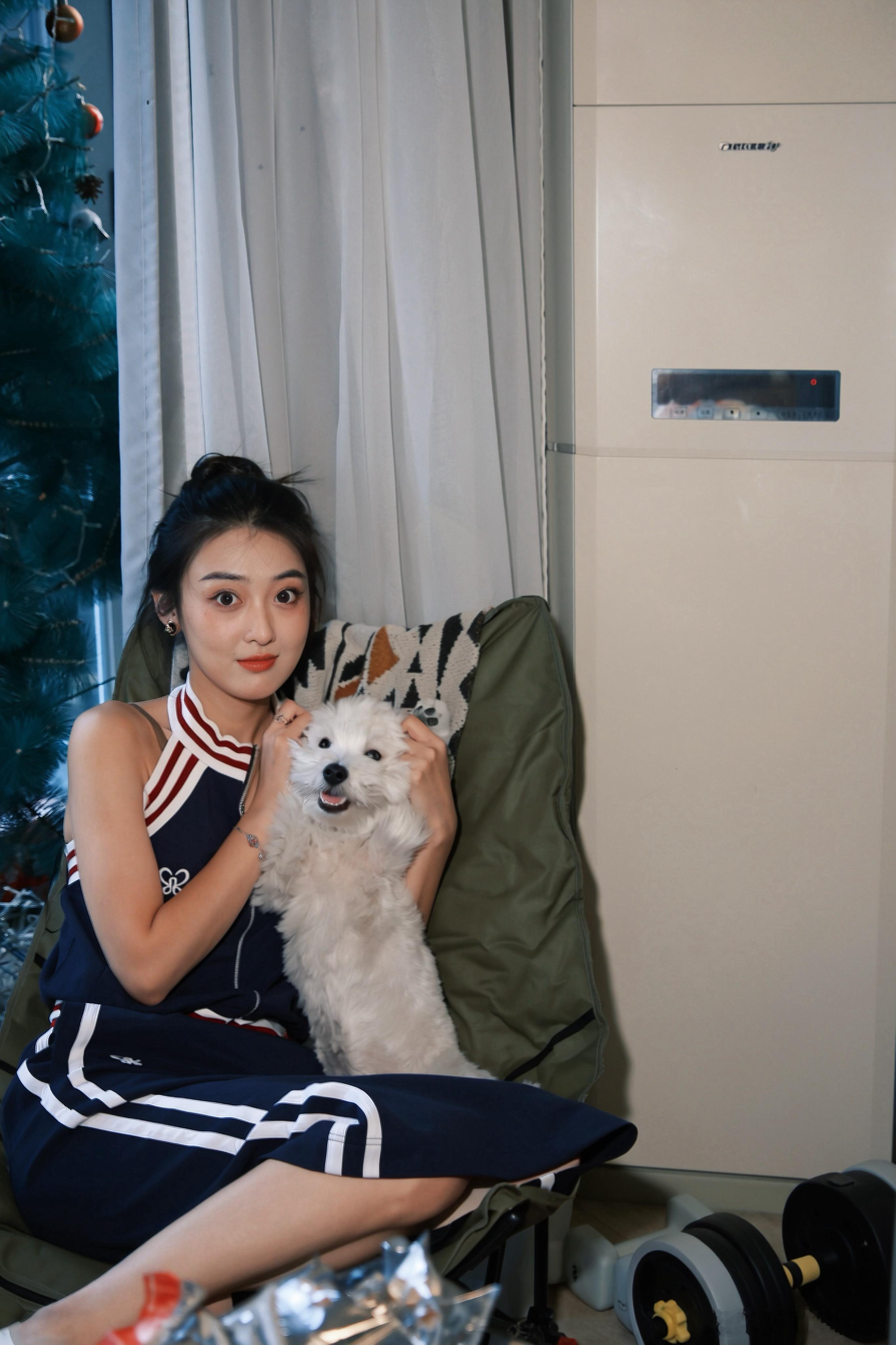 墙角里的花被我拍到了花被我发现了它也很幸福 ​​​