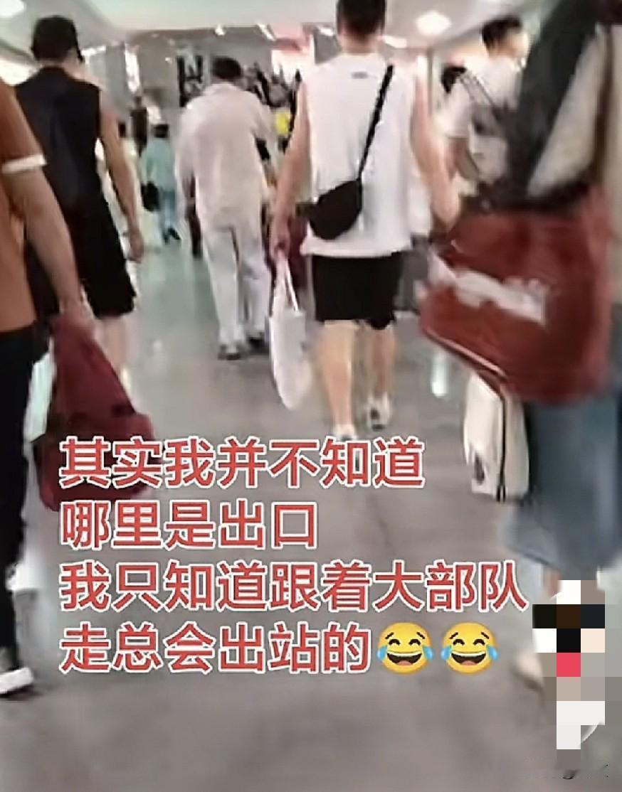 记得我坐火车刚来深圳那天，下火车时，我抢着帮一个黑龙江大姐背包，帮她是次要的，我