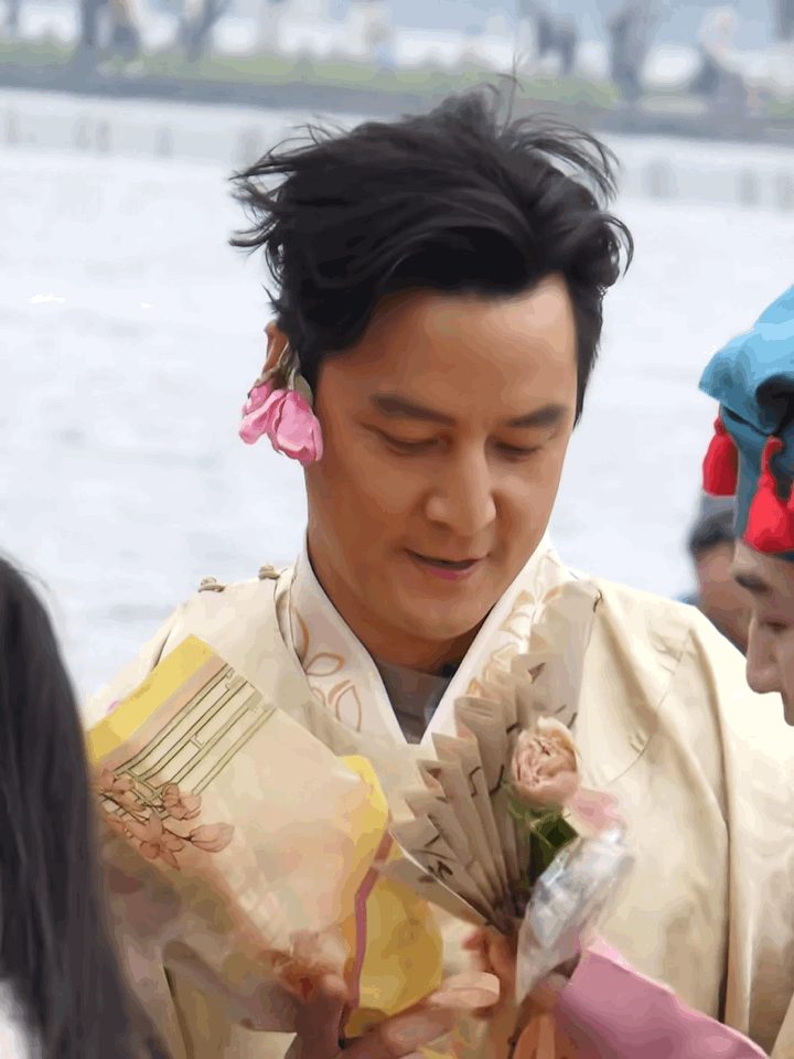 吴彦祖时隔9年再上综艺风华合伙人 预告片里的吴彦祖魅力爆棚🔥！时隔九年再上综艺