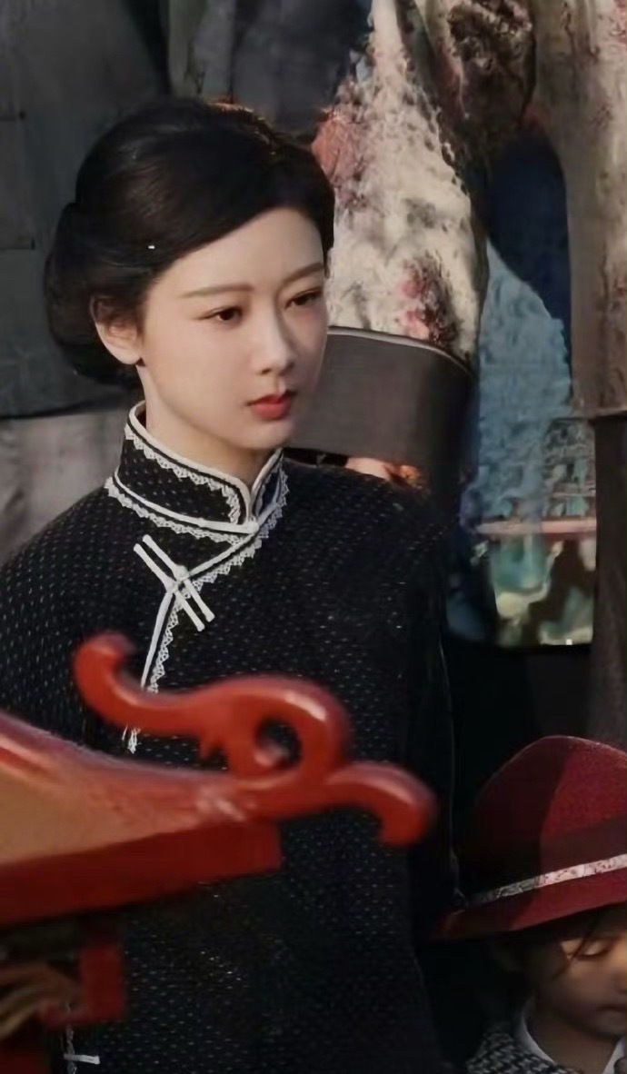 杨紫旗袍盘发路透造型董竹君旗袍好美 