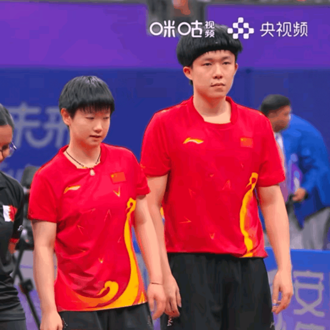 法国队再装下去估计活不到第二轮。
勒布伦兄弟不是很厉害吗？打国乒就跟打了鸡血一样