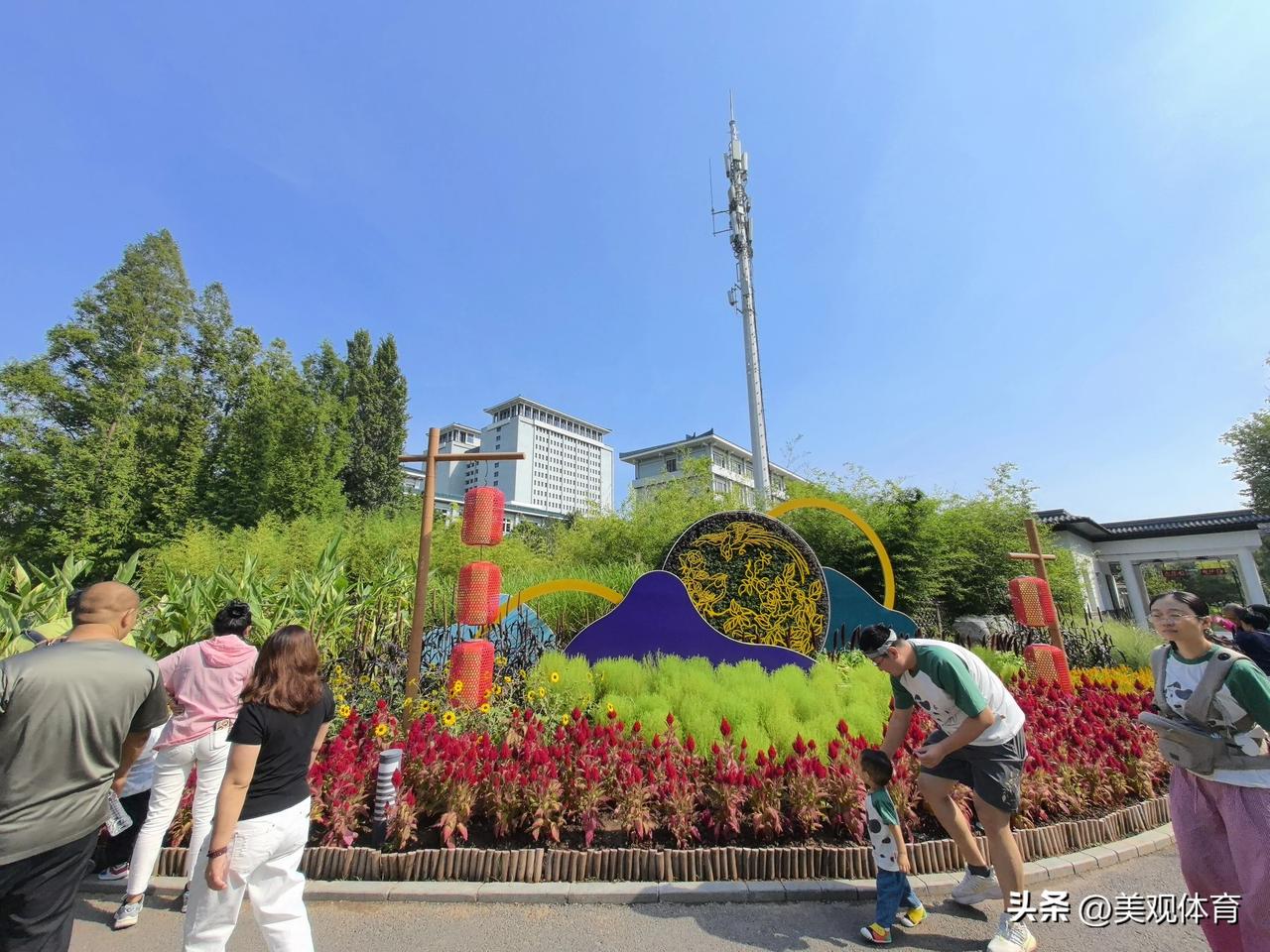 中秋国庆临近，节日气氛渐浓。