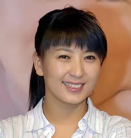 终于懂了闫学晶的百万年开支：家常便饭的排场，藏着真金白银的开销

“一年家庭开支