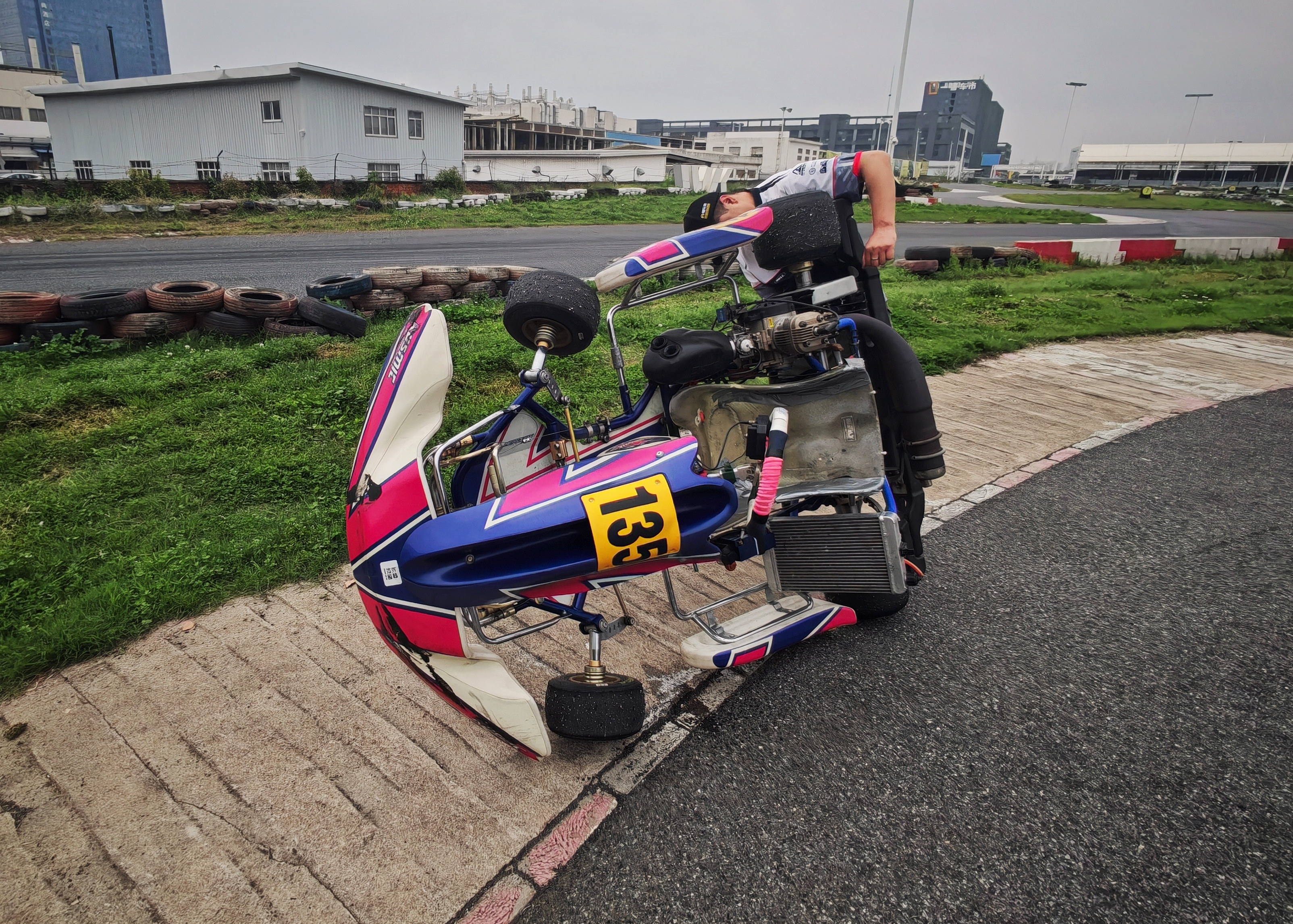 由于今天卡丁车真的掉了链子，且油箱坏了漏我一身油没有零件修🏎️，今天的练习改为