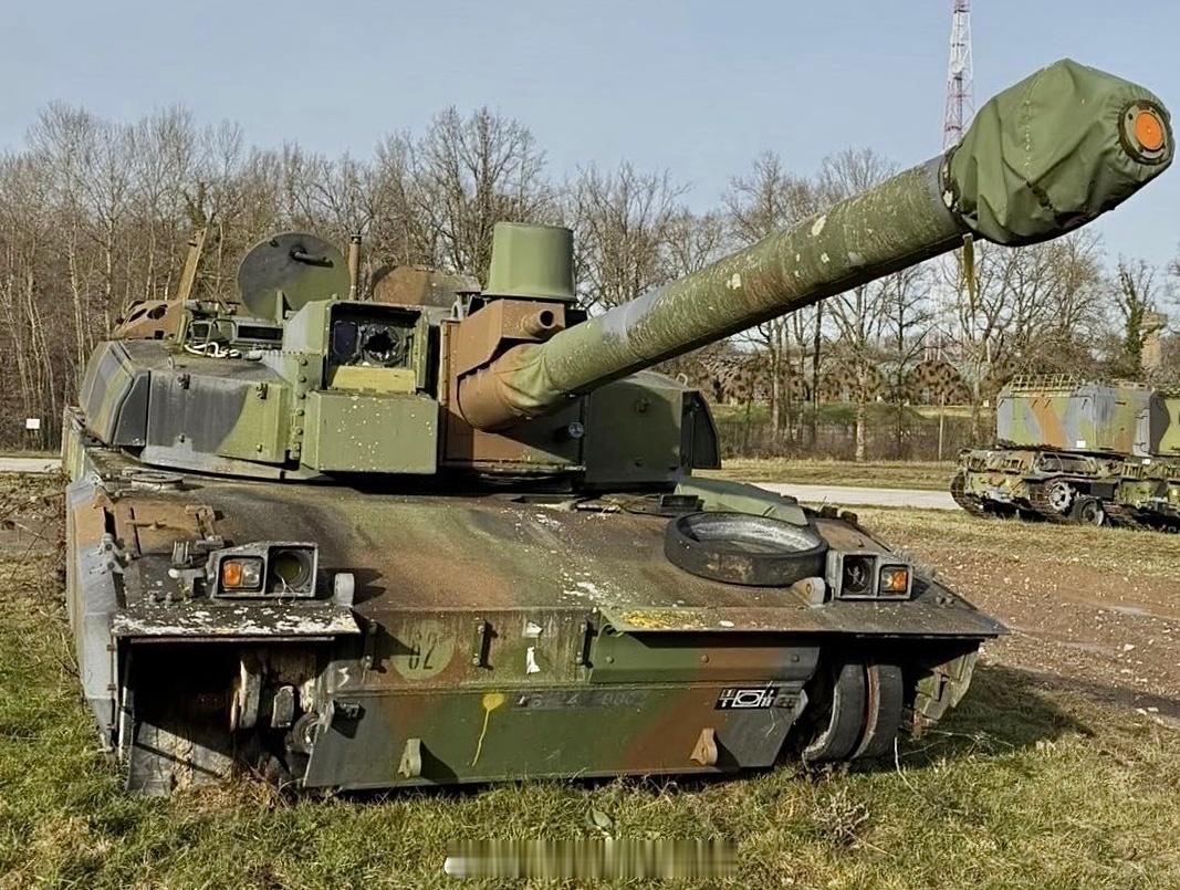 扒掉矿泉水装甲的勒克莱尔，露出底下的垂直装甲块，就挺德味的每天认识一件兵器