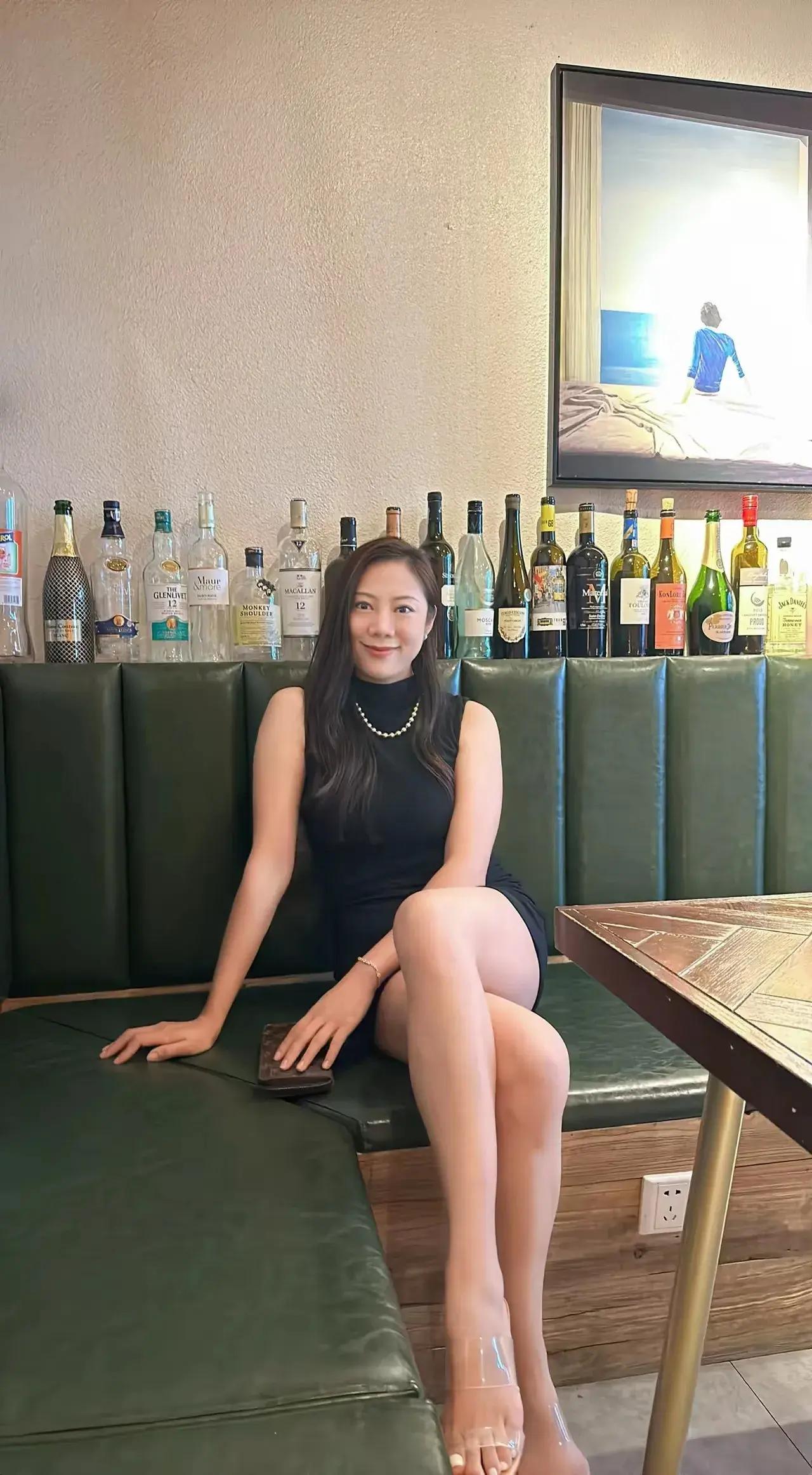 美酒美人，人生几何。女生丝袜的寿命跟什么有关 牛仔裤紧身的魅力在哪 中国旗袍文化