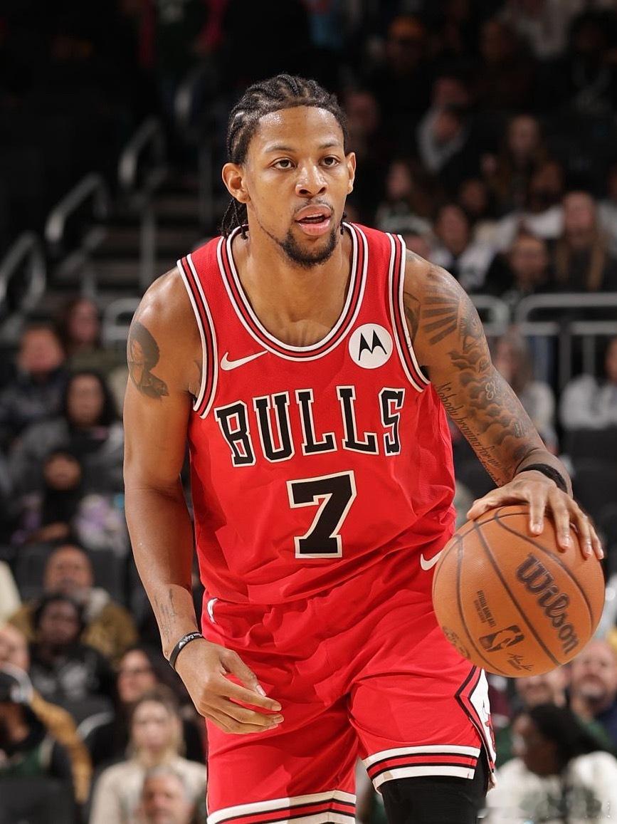 公牛已经做了6笔交易，共获得9个次轮签，送走了武切维奇、科比-怀特、多孙穆、赫尔