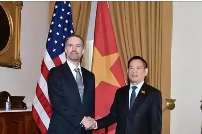 越南用最残忍的现实，给中国上了永生难忘的一课！对杀400万同胞的美国点头，对饿死