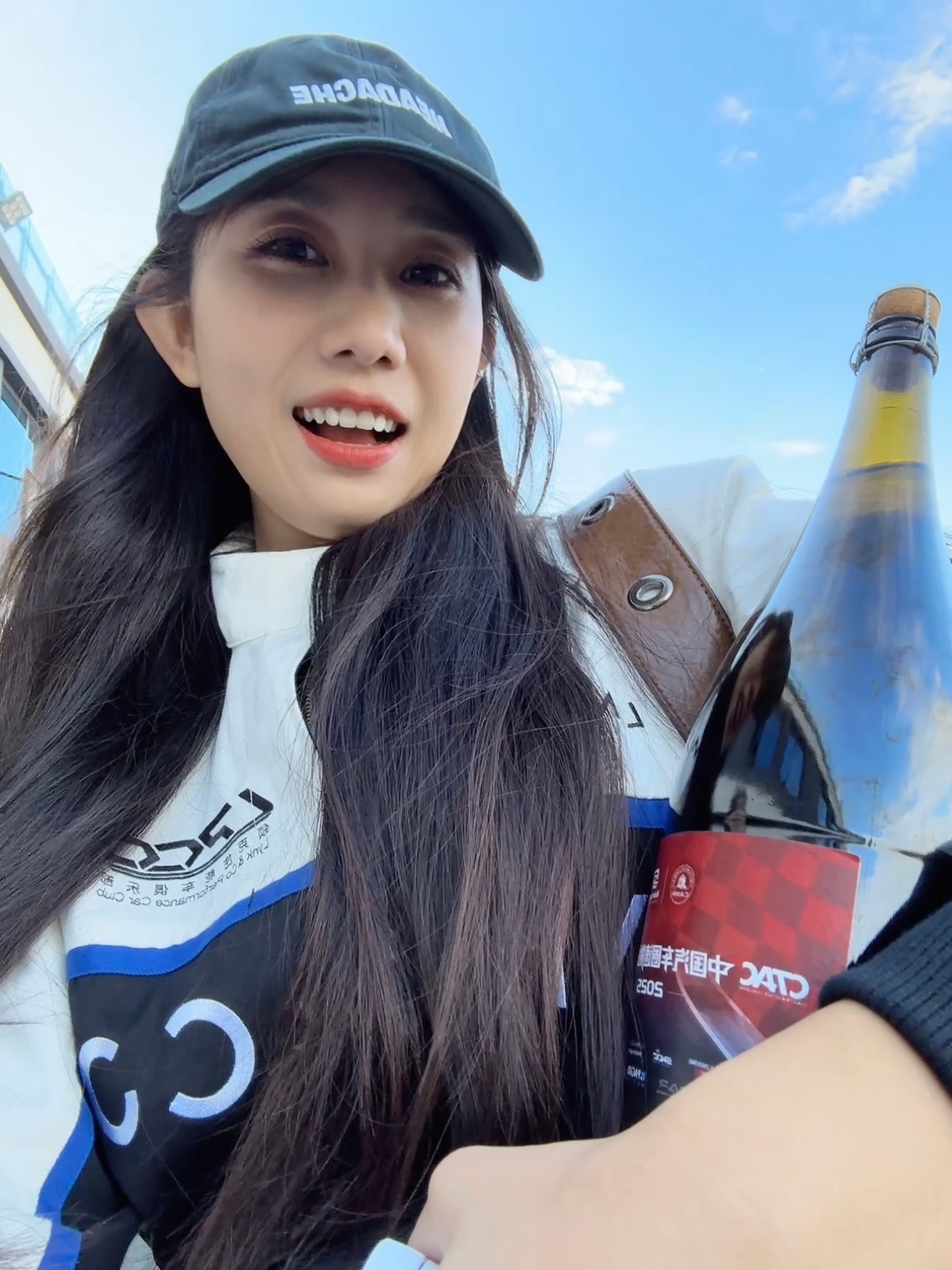 谁的香槟没拿被我捡着了[喵喵]谢谢领克带我解锁成都天府赛道以后有机会再来刷圈！[