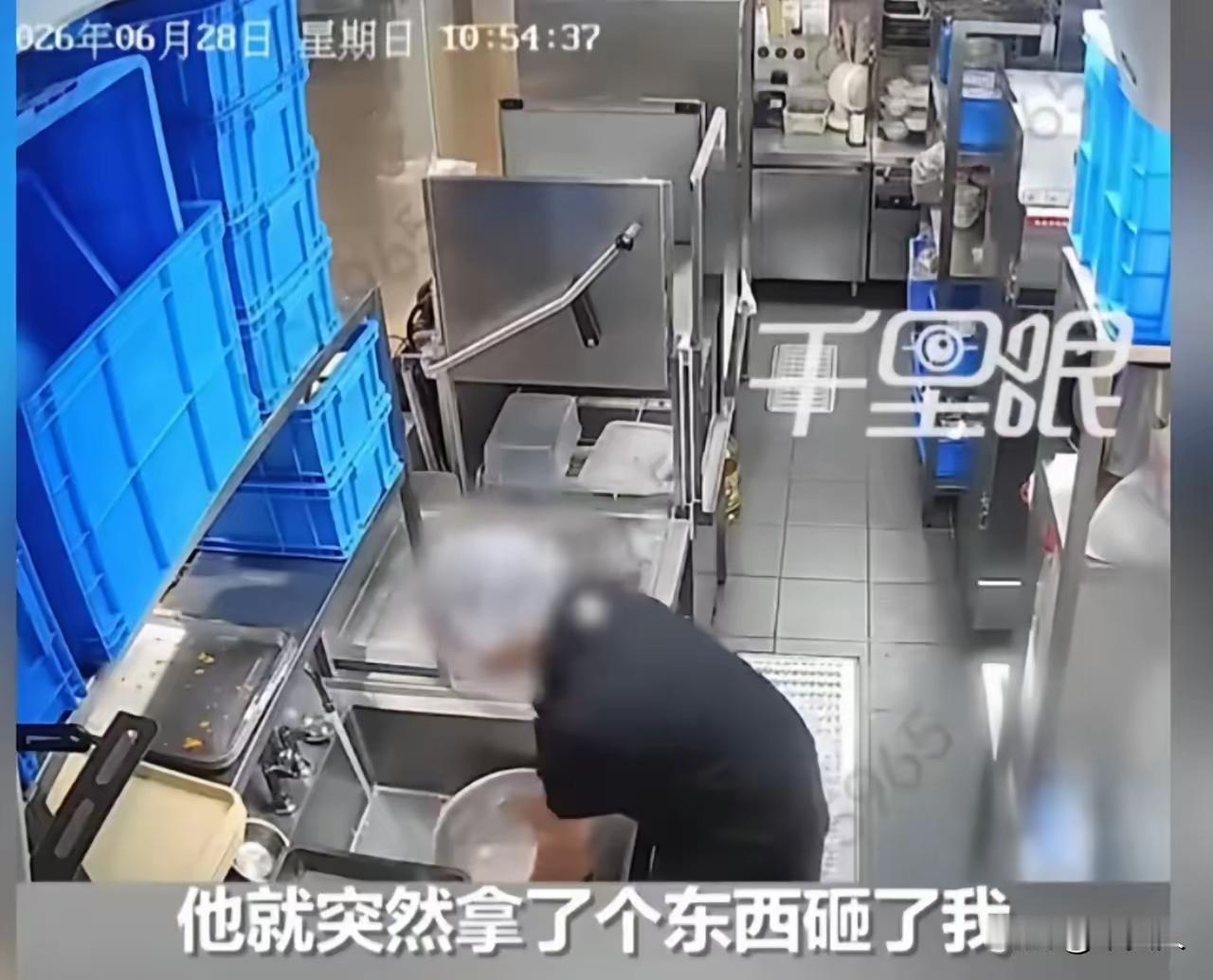 啥人都有！上海，女子去相亲男子家里过端午，看到男子年近70岁的母亲一直在厨房做饭