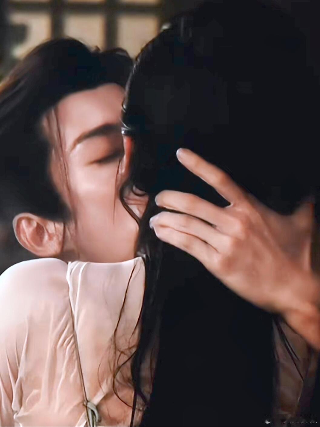 #掐脖吻#刘学义吴谨言浴池掐脖吻太欲了，大事很妙！春花焰包🔥的！！！ ​​​