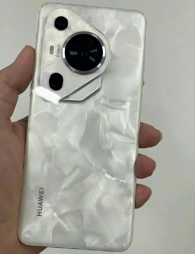 #华为P70#这个热搜上的很突然，应该不是要突然开售阻击小米汽车SU7的意思[d