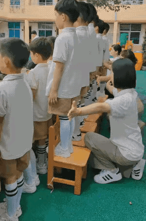即是老师，又像是妈妈，他们心里装的全是孩子！