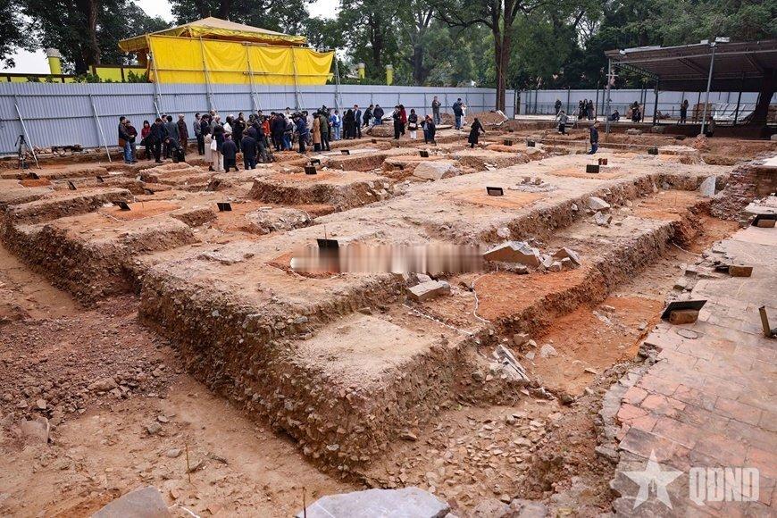 越南拆殖民建筑重建古代皇宫越南别图纸设计直接抄中国紫禁城让日本人给它改改就用，再