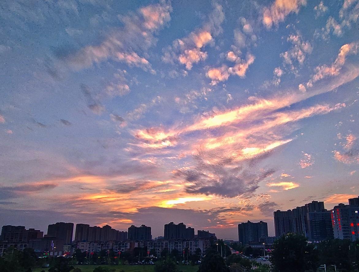 2026年这个夏天，怕是不好熬。夏至刚过，中央气象台就放出消息，接下来7、8月份