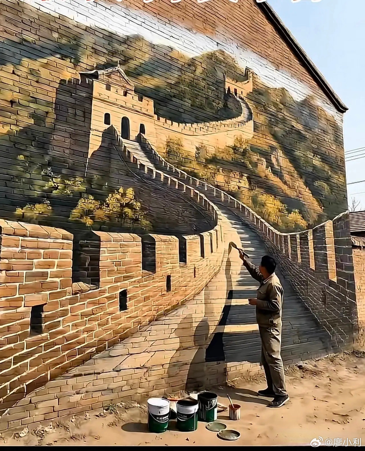 看看这画的万里长城，视觉效果满满，真给人身临其境的感觉，这个画家就是农民画家吴承