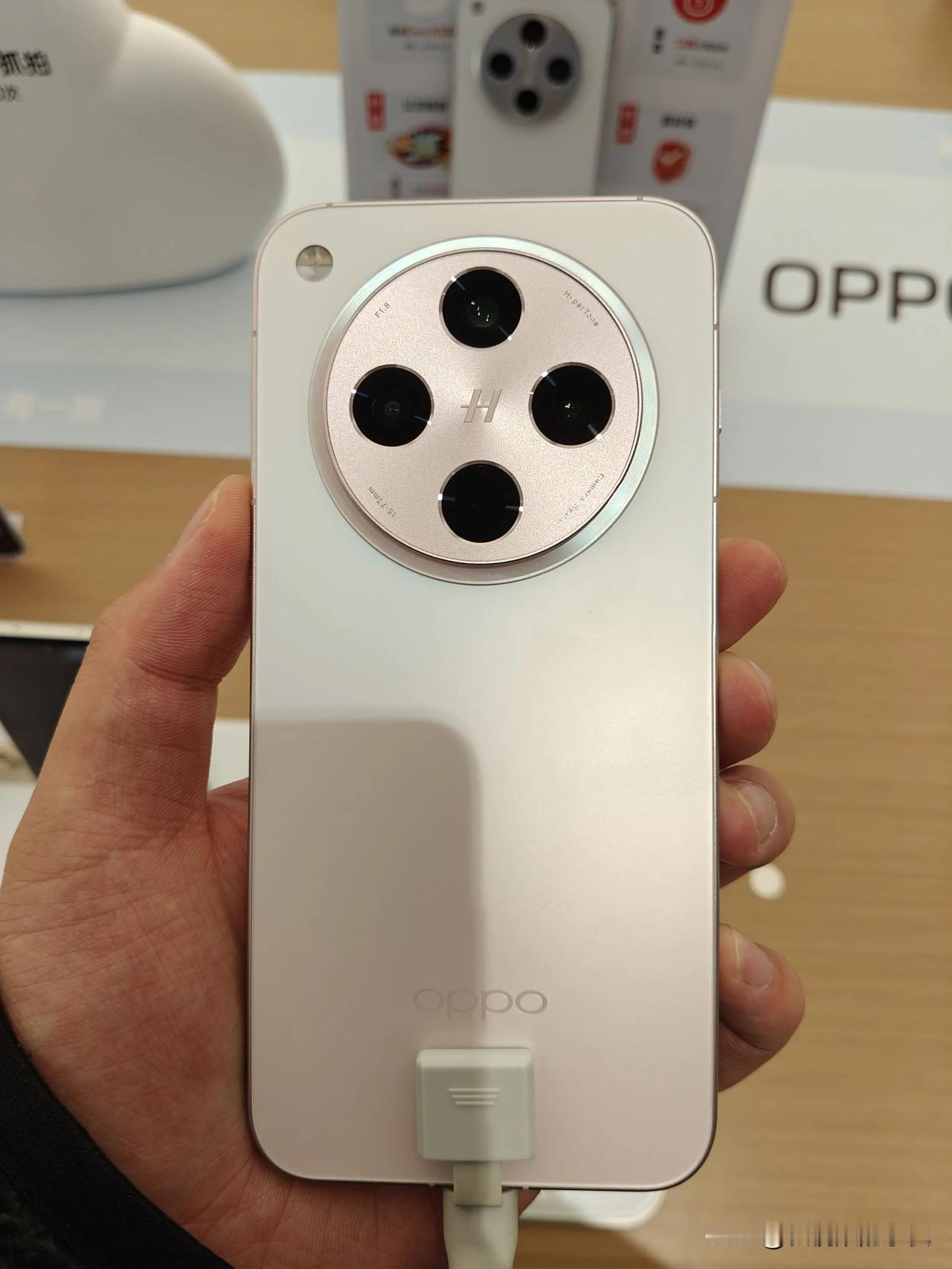 oppo find x8系列所有颜色，所有版本线下实体店生图来了！

果里果气的