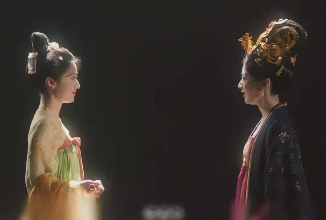 你以为大家在笑"桂花羹""开了个龙眼"的鬼畜梗？不，真正扎心的，是那条高赞评论—