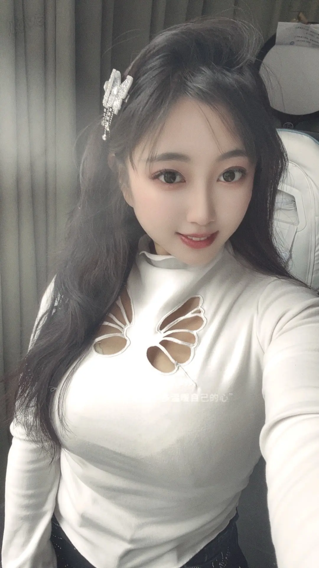 《越界》第一次听就上头了。 人到中年一定要明白，做人，不要去责怪任何人...