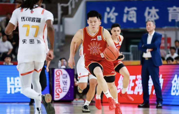 CBA焦点战：山西主场3分惜败深圳，末节上演惊魂时刻！

昨晚的CBA常规赛为球