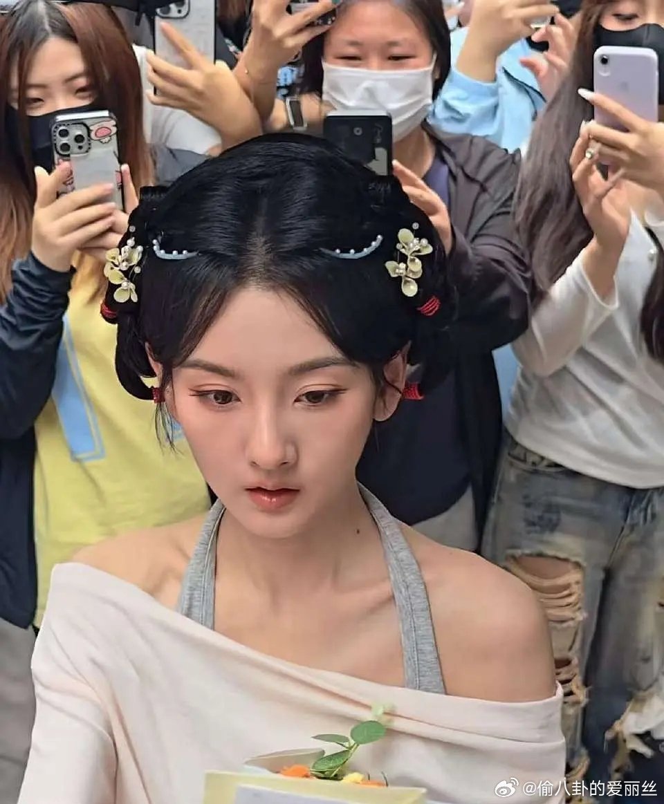 宋祖儿也太瘦了，还是喜欢微微胖的李兰迪 