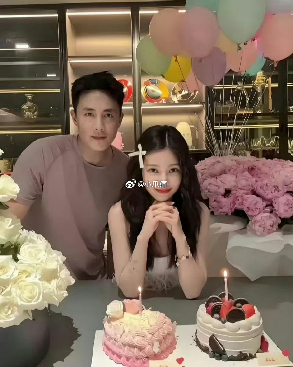 杜淳老婆快40岁的人了，看起来还像18岁的少女，他这是把老婆当女儿养了吧 