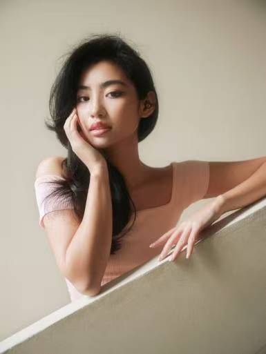 华为FreeClip2耳夹耳机新色开售华为FreeClip2新色今天开卖啦，冰莓