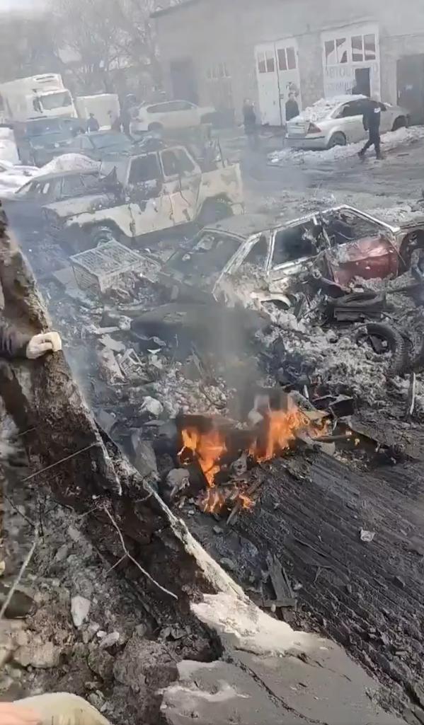 乌克兰武装分子袭击俄罗斯库尔斯克地区的一家汽车修理厂，造成一名25岁青年死亡，4