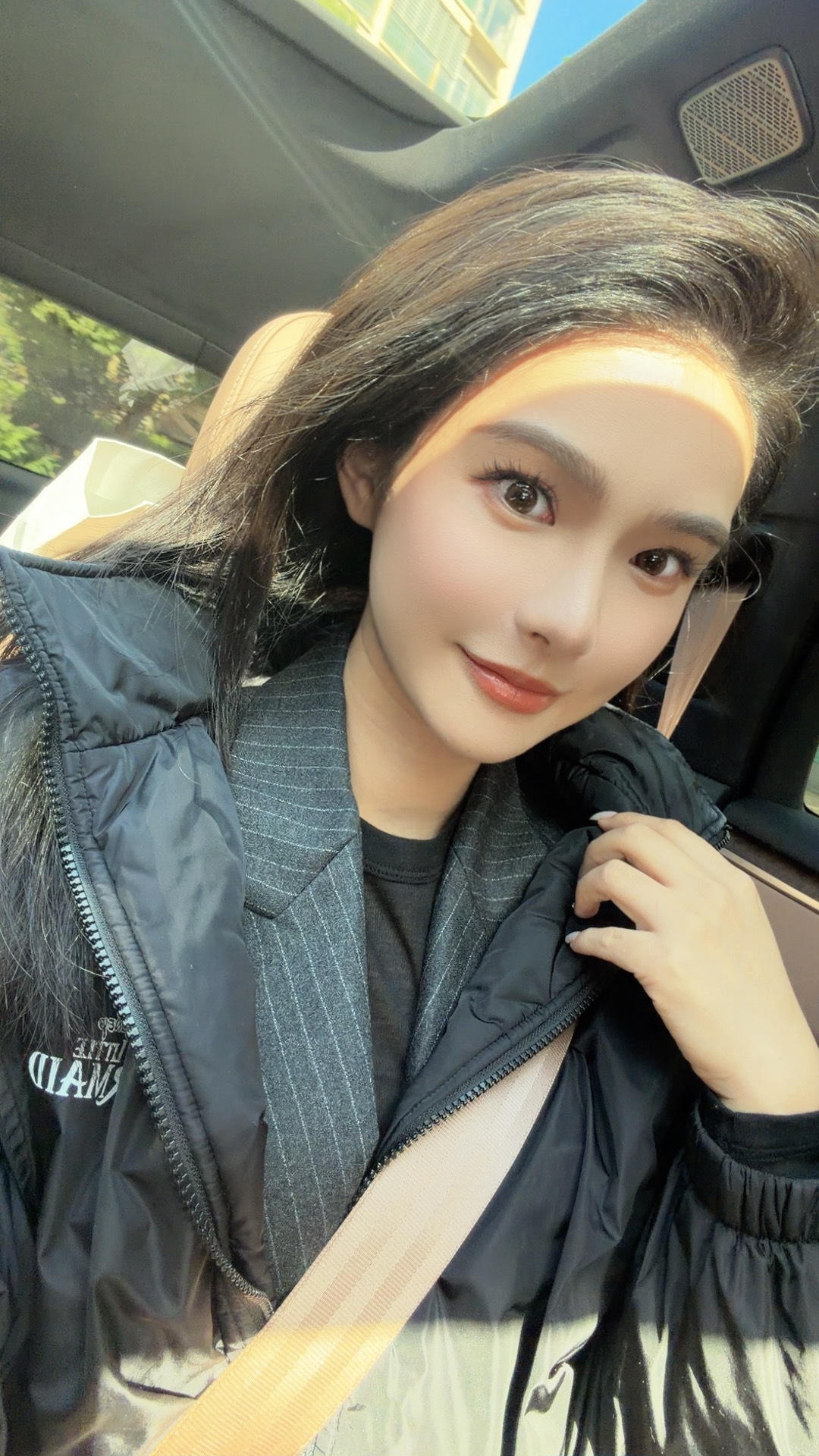 合肥好冷啊🥶我是拍摄衣服外面还套了个棉袄！！出门干活啦！  ​​​