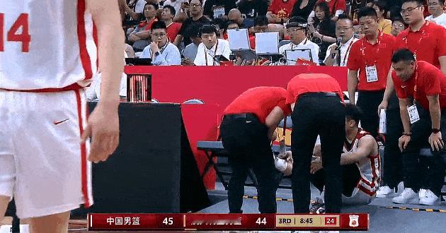 赵继伟右脚受伤下场！世预赛在即，队长可不能有事啊

中国男篮vs澳大利亚热身赛，