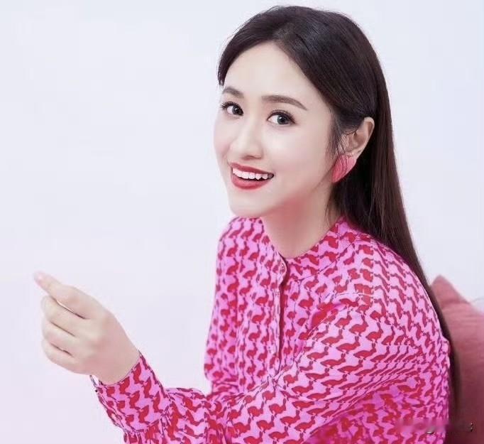 “没教养‼️”吴宗宪35岁女儿踩刘宇宁照片引众怒
吴宗宪35岁大女儿“”娱乐“”
