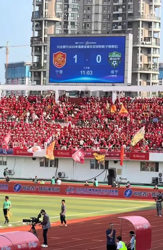 该叫宁哥还是宁王呢？宁德4:0南平。闽超宁德直接把南平踢成了南一了，目前以净胜球