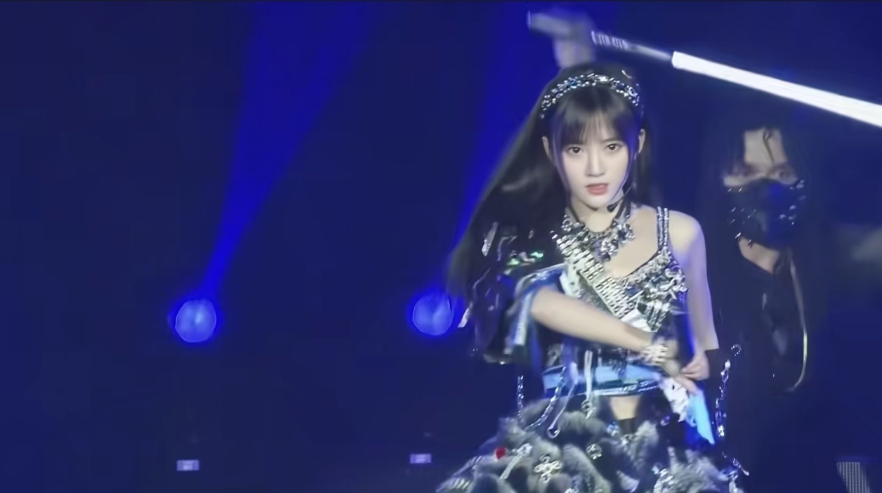谁还没看过这张少女暴君  好帅好有感觉