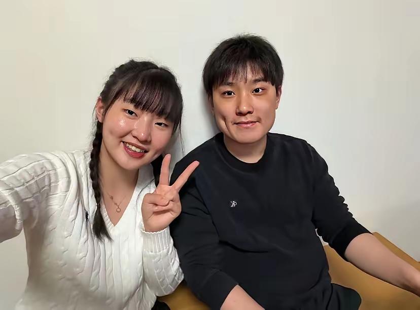 张本智和看起来像中国人，他妹妹张本美和看起来像日本人。
打起球来，张本智和心态差