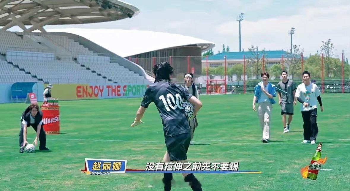 #李晨45岁正是空耳的年纪#被李晨笑撅了[允悲]赵丽娜说李晨是年长一些的同学，李