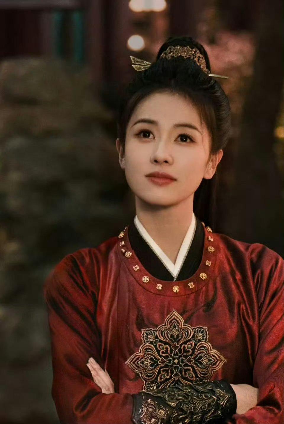 白鹿天选古偶女主白鹿的古装一直都很哇塞，很仙气飘飘的感觉红衣更绝，而且基本上每一