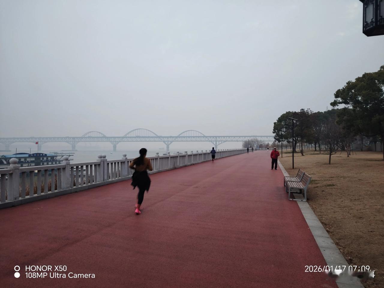 你觉得中年人的压力主要来自哪里中年人的压力主要来源于生活压力