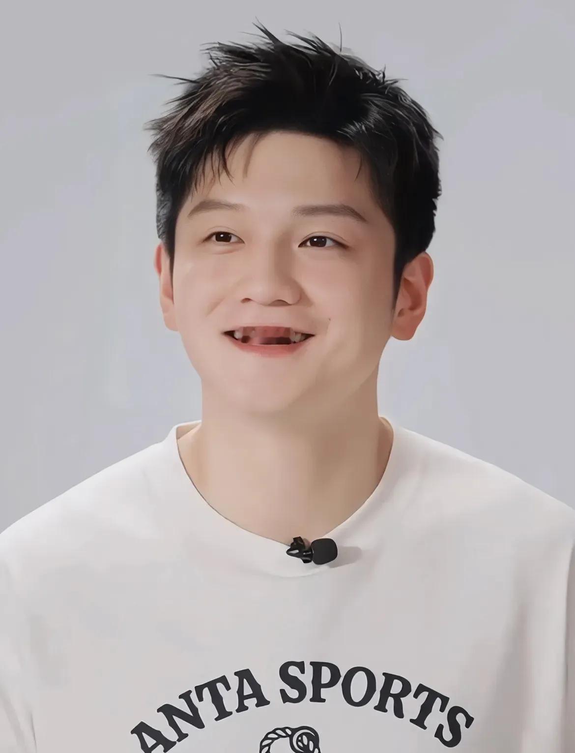 帅哥小胖到德国打联赛
小胖还是小胖
还有一颗乒乓心！
加油，小胖
离回归不远了！