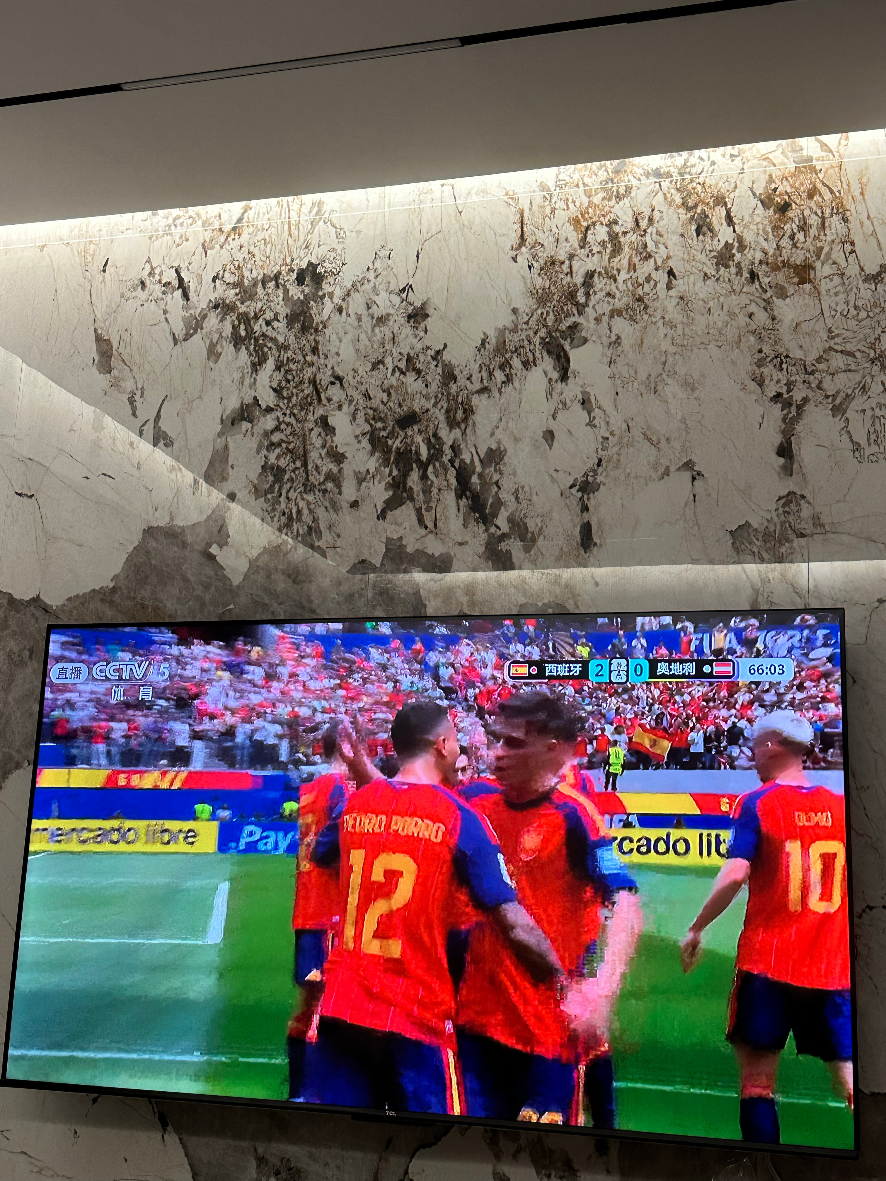 西班牙vs奥地利起来看半场很明智2:0倪佩婕