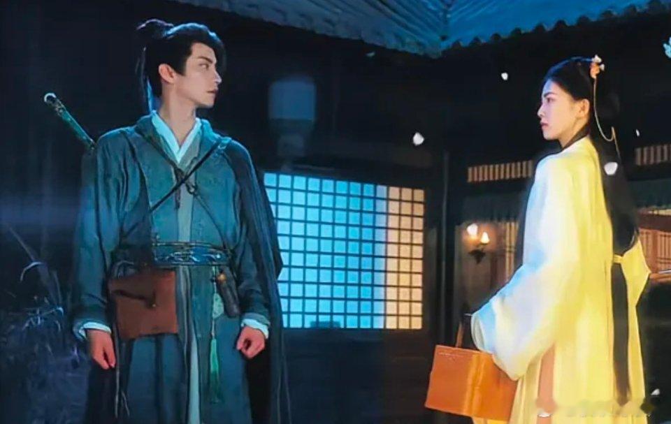 临江仙：花如月与张酸之间的故事，就像两条看似相交却又平行的轨迹，演绎着一场充满遗