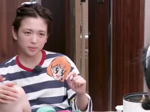#代露娃七年初恋#代露娃这是典型的太过缺爱了，当时的男友和男友的家人可能就是正常的对她好，她就感动得