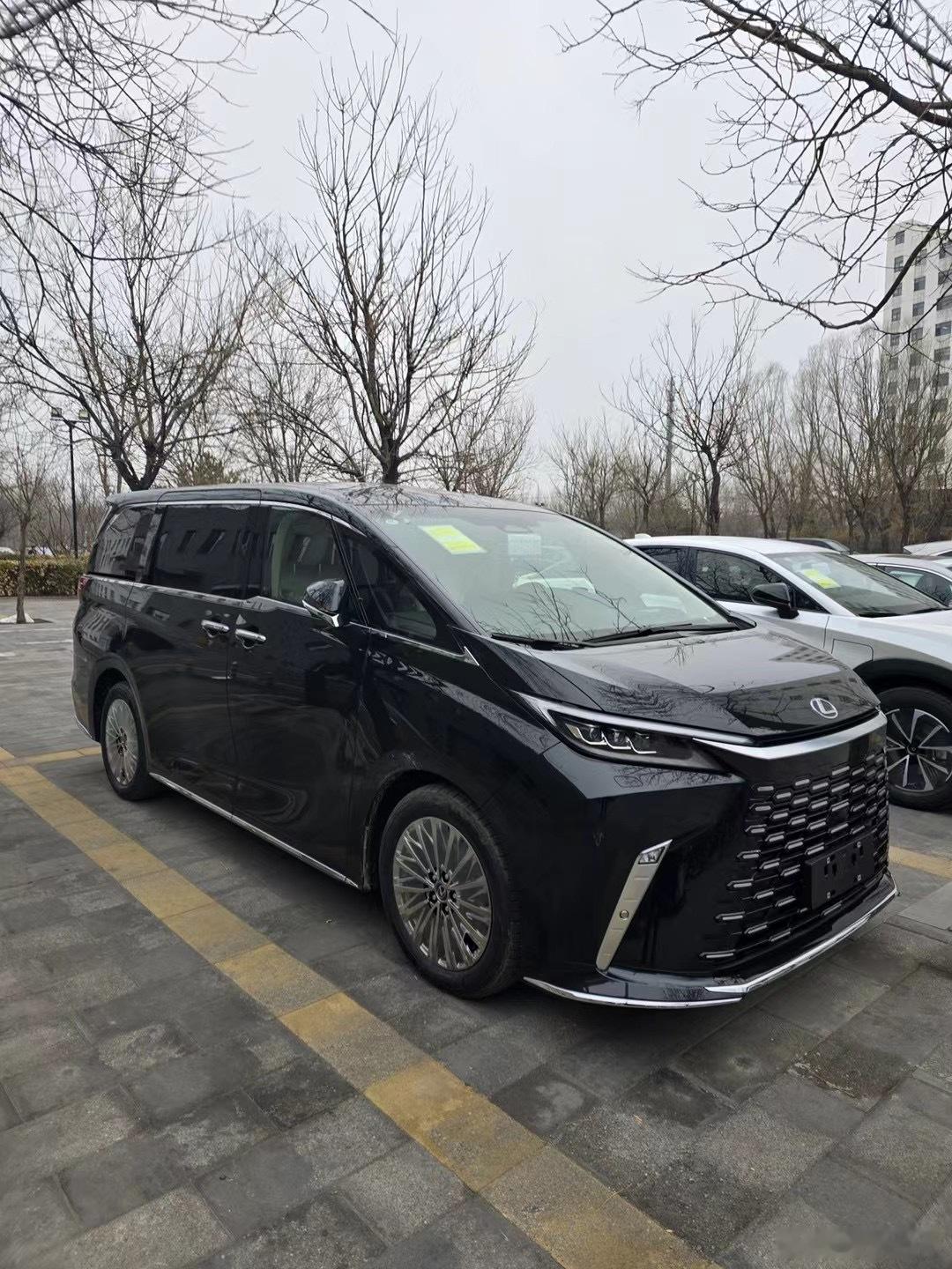 找便宜四座LM的老板来一周到 加8X万 欢迎对比价格[坏笑] ​​​